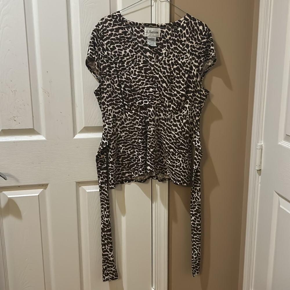 J. Taylor Women’s Animal Print Cream & Brown Short-Sleeve Blouse with Tie 18